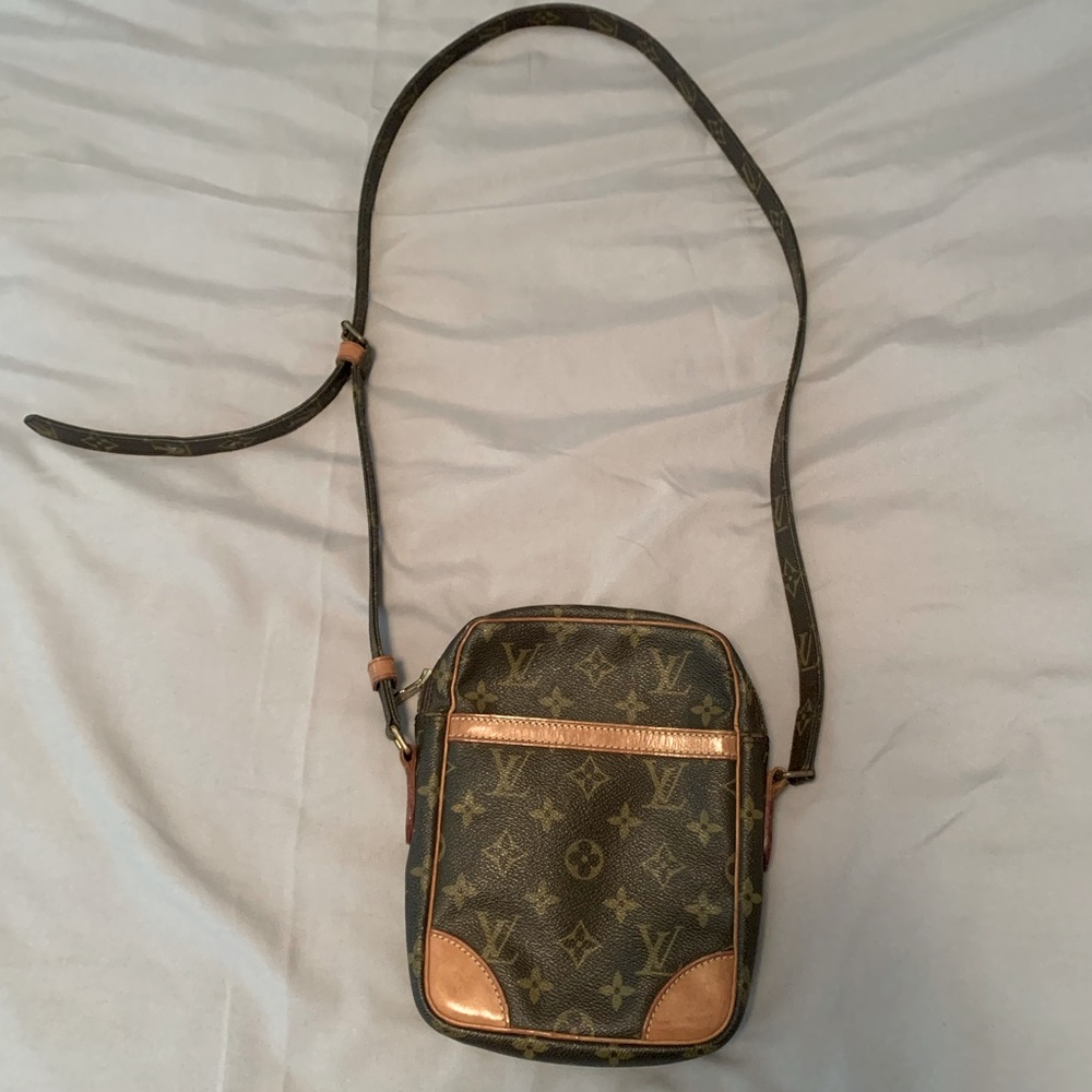 Authentic Louis Vuitton monogram canvas Crossbody bag purse handbag LV tote